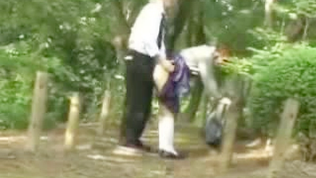 ムラムラしたアジア系素人カップルが公園でファックしているところをキャッチされた。