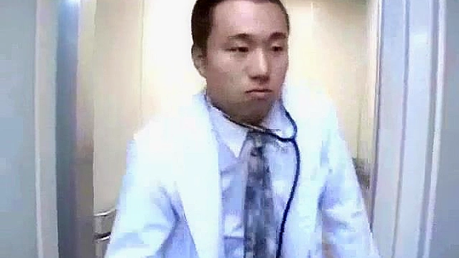Asian amateur chick gets nailed at the doctor's