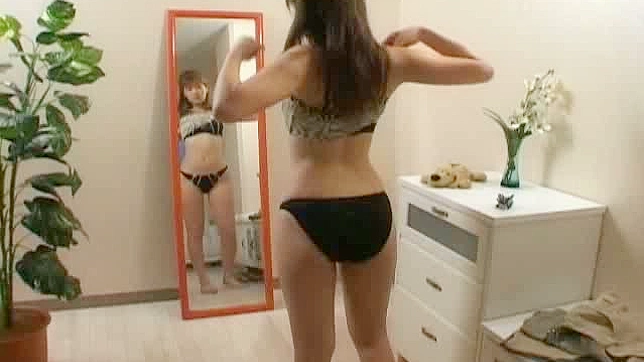 Gorgeous babe Yu Aizawa showing off her Asian ass in the shower