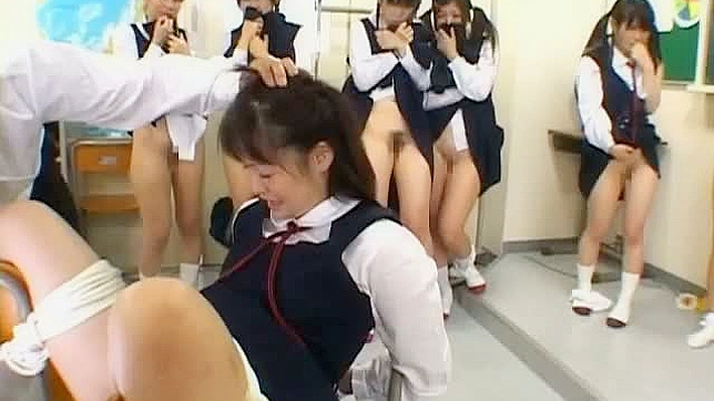 教室にいるアジア人女性学生は、EDである。