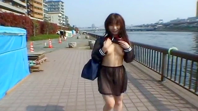 みかん ホットなアジア人モデルは、彼女のホットな体を点滅させるのが好きだ