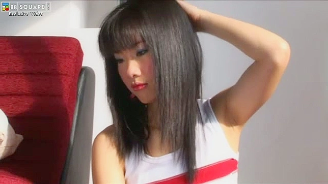 Teen Kieko Kyo gets naughty and lets you watch her fondling