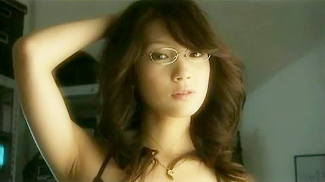 Nerdy japanese babe is demonstrating her perfect body