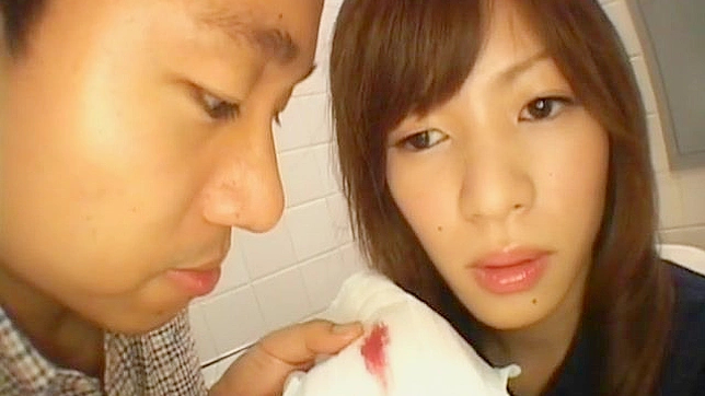 日本のアイドルが排尿中に不気味なファックをして迷惑をかける