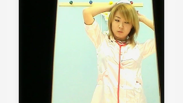 Amateur japanese doll is showing her slit on hidden camera