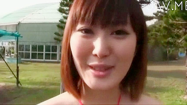 赤毛のおちゃめな日本人女性がセックスについて考えている