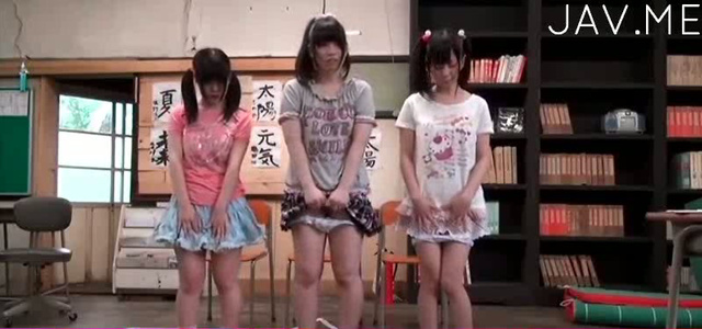 殺伐とした可愛い日本の女性たちが室内で乱交パーティーをしている。 | Japan-Whores.com