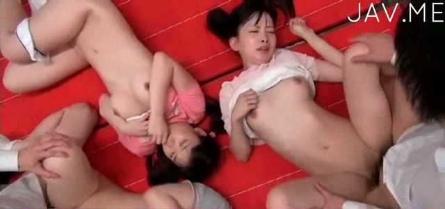 マンコを剃った日本の美女が輪姦している | Japan-Whores.com