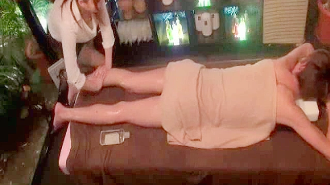 Amazing masseur gives her client the best services