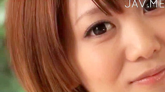 無邪気な美女が巨根の扱いを披露する