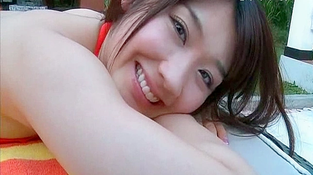 Asian cutie loves to pose her sexy body in sensual solo