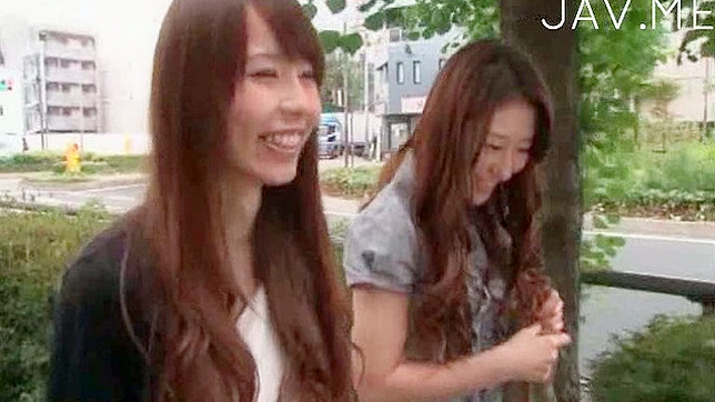 ムラムラした日本女性がスタッドから濡れ濡れのクンニを受ける
