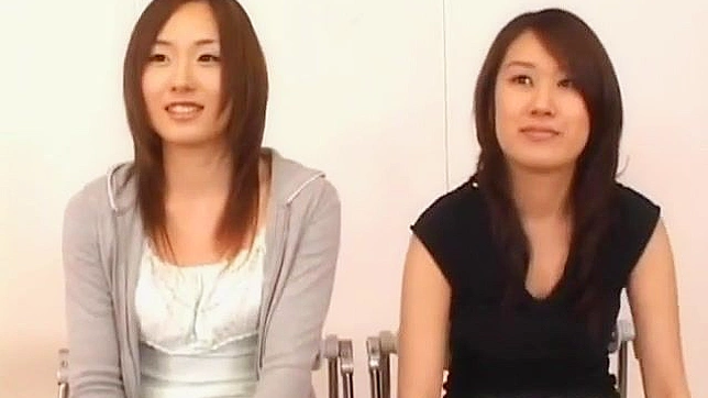 キュートな日本の女の子たちが、蒸し暑いセックスゲームに参加している。