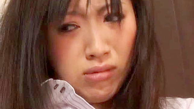 控えめな日本人女性がアソコを乱暴に弄ばれる
