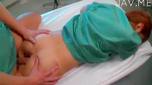 患者が看護師の服を脱がせ、病室でセックスした。