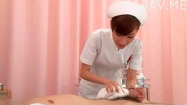 Concerned nurse took off her panties and sucked patient penis