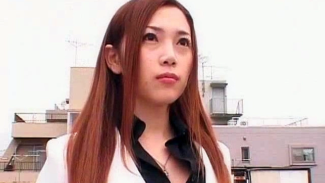 日本のティーンエイジャーが新鮮なアソコを露出しながら撮影された。