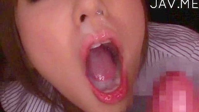 Amateur babe is desperate to receive cumshot delights