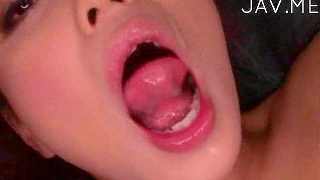 Having cumshot in her mouth fills Japanese babe with delight