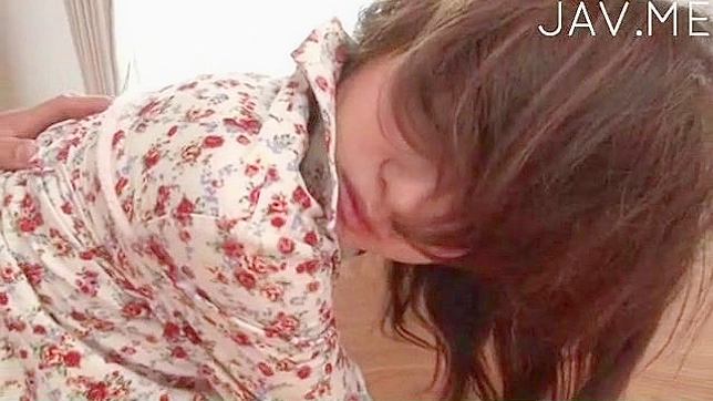 Sexy and amateur japanese cutie gets her cunt fingered well