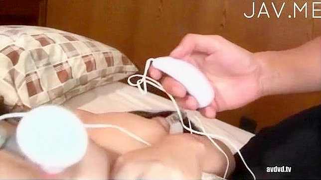 Amateur japanese girl wants her bf to play with her natural tits
