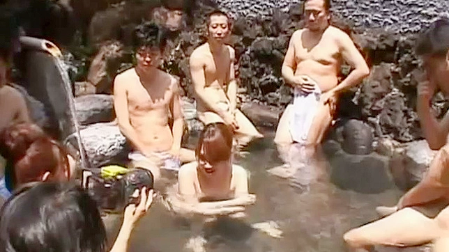 日本のモデル、大橋未久が友人たちと性的乱交パーティーを行う