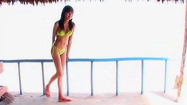 Breathtakingly beautiful Asian chick shares her hot body