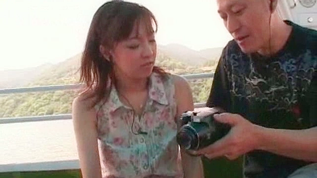 日本人女性がボートでムラムラを解消している