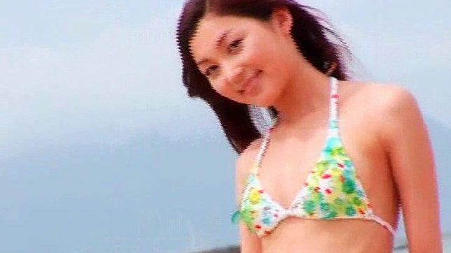 Cute Japanese darling shares her sexy body at the beach