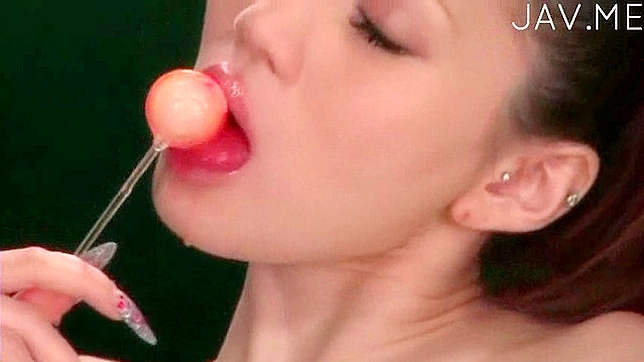 Having stud's cock inside her mouth delights Japanese chick