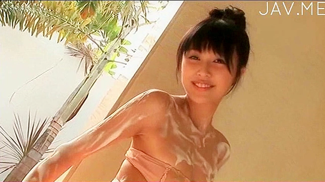 Amazing and cute asian princess is posing her sexy body