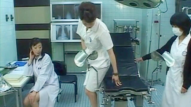 日本人の熟女看護婦が医者にファックされたビデオ5