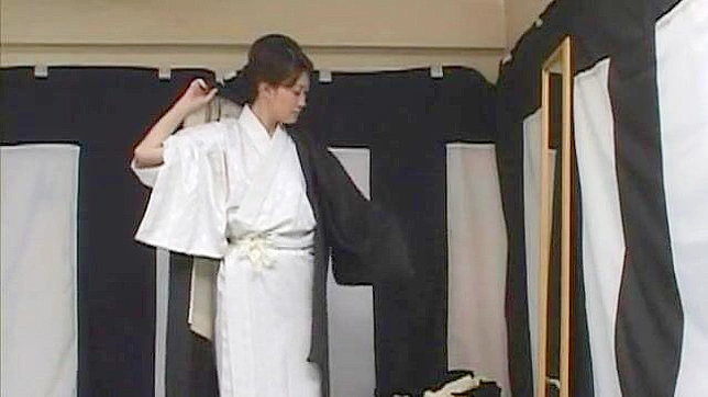日本の熟女ナースが医者に犯されたビデオ8