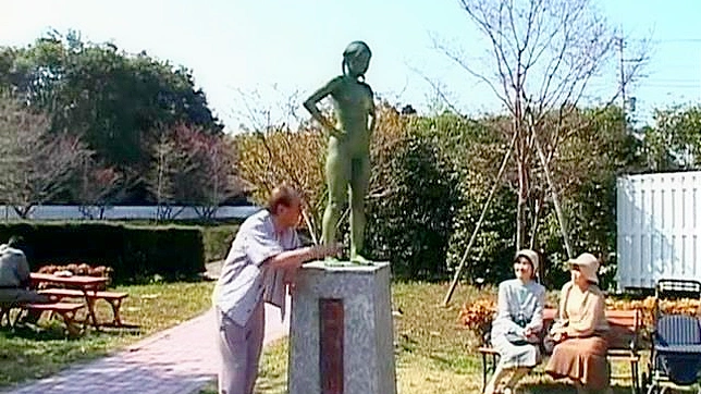 公共のペンキで塗られた像のファック・ビデオ3