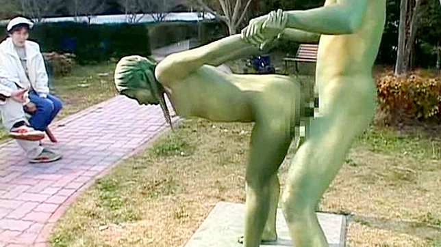 公共のペンキで塗られた像のファック動画7