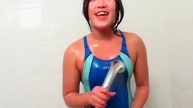 水着姿の日本人美女がシャワーを浴びながらアソコを濡らす