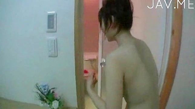 Amateur likes kinky shower sex