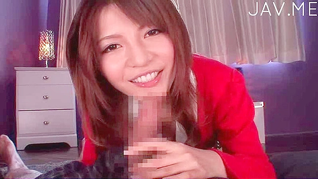 まばゆいばかりの陽気な日本人AV女優がペニスをしゃぶりまくる