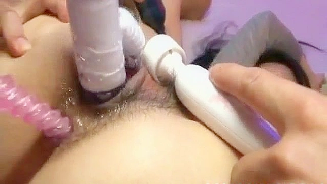 Kyoka gets exposed pussy masturbated with vibrators