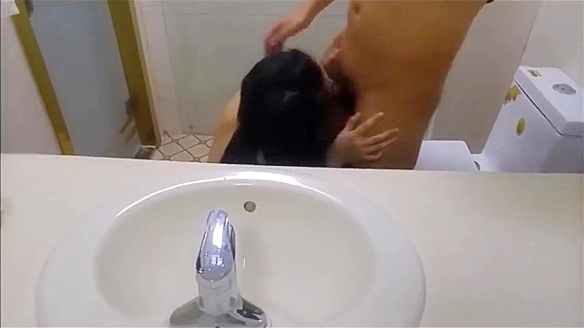 Teen cheating her lover in the bath