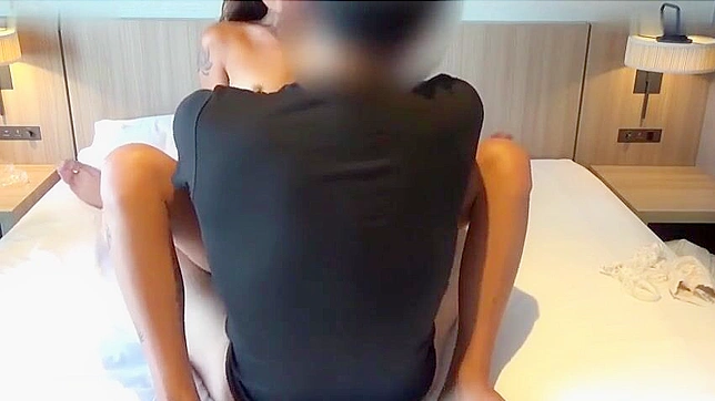 Japanese woman with a brown skin and a nice bum makes an amateur sex tape