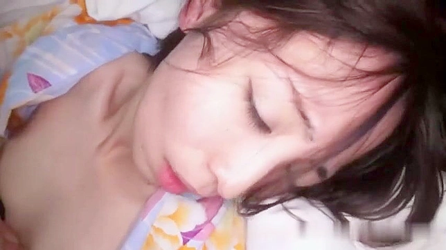 日本人の女性は、BDSMラブと熱いファックシーンでのハードコアなオーガズムを好みます。