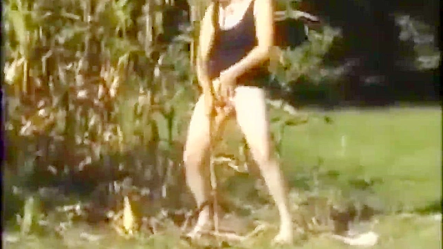 甘美な農夫のジャップ妻がトウモロコシ畑でマンコを弄ぶ。ジャップ , 露出狂