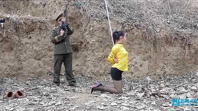 中国人美女、売春で逮捕される！手錠プレイ