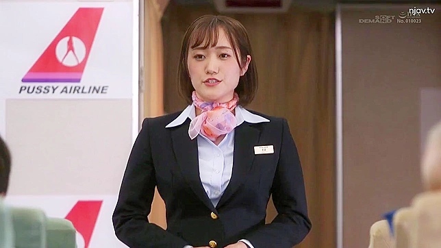 日本のエアホステスが機内で娼婦として乗客とファックする