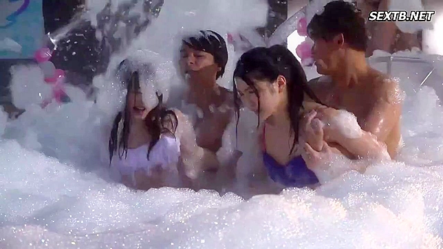 夏のプールで前代未聞のバブル乱交パーティーが開催、11人の日本人女性が参加