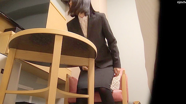 変態ホテルオーナーがスパイカムを設置し、日本人女性のオナニーを撮影する