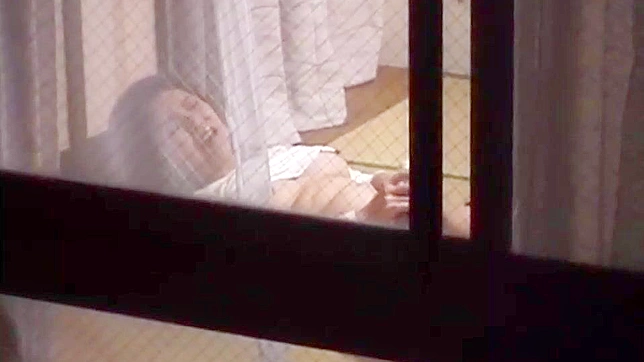 衝撃の尻軽女！日本人の母親がオナニーで痙攣する様子がカメラに収められた