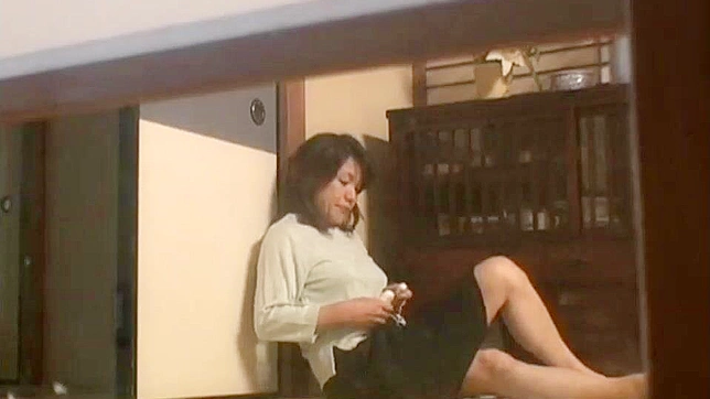 盗撮 - 日本の母親がオナニーしているところを隠しカメラで撮影される