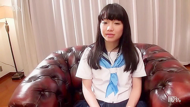 日本の女子校生が教室で義父を無修正で犯す